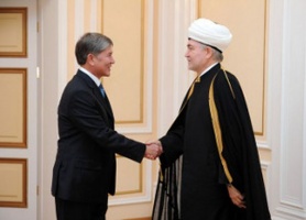 Муфтий Шейх Равиль Гайнутдин поздравил Президента Кыргызской Республики Атамбаева А.Ш. с 60-летием