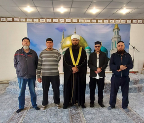  Илдуз Исхаков провел Джума намаз и молитвы Ночи Предопределения в мечети города Торез в Донецкой Народной Республике
