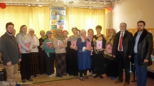 В Симферополе, в Учебно-просветительском центре «Файдалы илим» состоялось вручение Корана учащимся исламских курсов