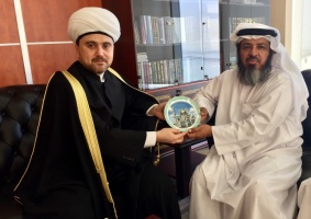 عباسوف يلتقي مسؤولي وزارة الأوقاف في قطر 