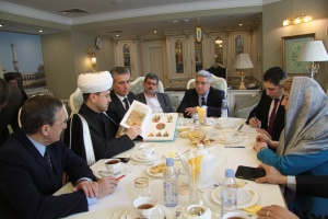 Председатель Народного совета Сирии Хадия Халаф Аббас посетила Московскую Соборную мечеть