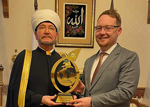 Муфтий Шейх Равиль Гайнутдин принял знак о присвоении звания «Человек года в деле служения Корану»