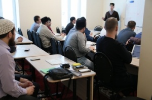 В селе Средняя Елюзань Городищенского района в здании Соборной мечети состоялся семинар-тренинг.