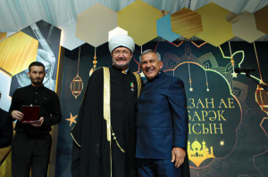 Рустам Минниханов наградил Муфтия Шейха Равиля Гайнутдина медалью ордена «За заслуги перед Республикой Татарстан»