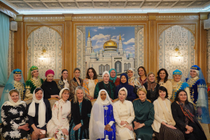 В зале торжеств Московской Соборной мечети состоялся ужин-ифтар с участием жен послов и губернаторов 