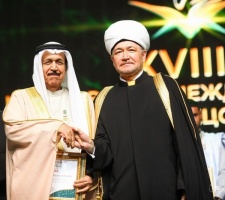 سماحة المفتي يهنىء معالي الشيخ آل خليفة بمناسبة تعيينه عضواً بمجلس حكماء المسلمين