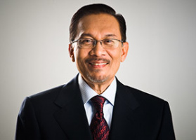 المفتي يهنىء معالي أنور إبراهيم بادائه اليمين الدستورية رئيسًا لوزراء ماليزيا 