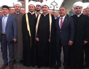 Муфтий Шейх Равиль Гайнутдин и Рустам Минниханов приняли участие в Дне Татарстана в Шатре Рамадана