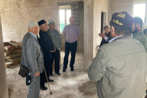 Зиннат хазрат Садыков посетил строительную площадку мечети в  Заводоуковске