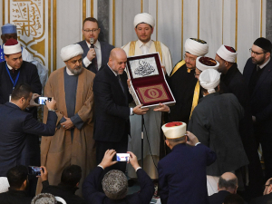   Коран мечети Аль-Акса преподнес в дар Московской Соборной мечети главный судья Палестины