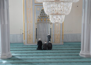 Верующие с пониманием отнеслись к приостановке коллективных молитв в московских мечетях