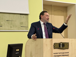 Дамир Мухетдинов выступил с лекцией в Новгородском госуниверситете