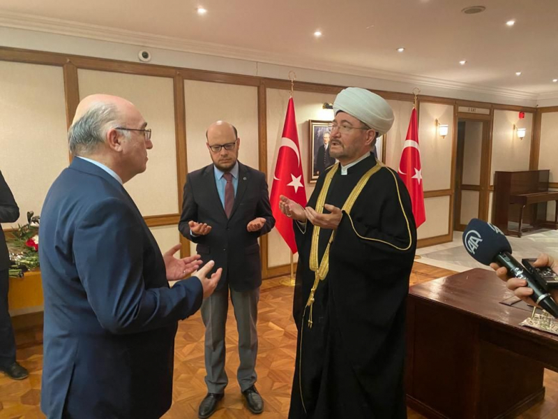 Муфтий Шейх  Равиль Гайнутдин посетил Посольство Турецкой Республики в Москве и сделал запись в Книге соболезнований