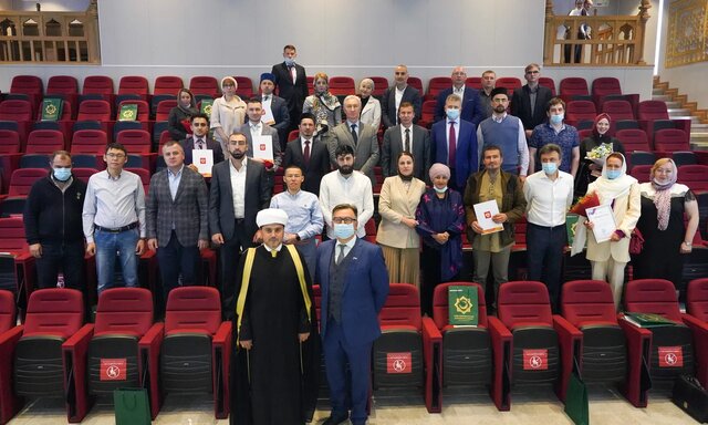 В Московской Соборной мечети наградили врачей, меценатов и волонтеров, работавших во время пандемии коронавируса