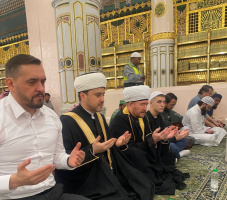 سماحة المفتي يؤدي صلاة الجمعة في الروضة المباركة بالمسجد النبوي الشريف