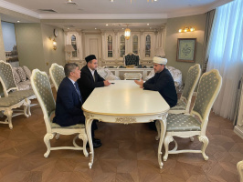 الدكتور عباسوف يلتقي المفتي جسور راوبوف رئيس الأئمة بمنطقة طشقند في اوزبكستان
