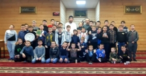 В мечети «Анас ибн Малик» села Средняя Елюзань прошел конкурс азана среди учащихся медресе