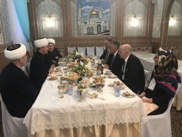 Муфтий Шейх Равиль Гайнутдин дал обед в честь Чрезвычайного и Полномочного Посла США в Российской Федерации Джона Хантсмана
