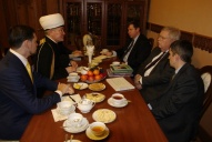 Муфтий шейх Равиль Гайнутдин встретился с Чрезвычайным и Полномочным Послом США в Москве Джоном Теффтом