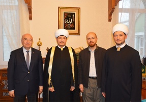 Bilal Erdogan visits Moscow Cathedral Mosque