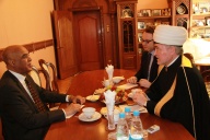 Прошла встреча между Председателем СМР и ДУМРФ муфтием шейхом Равилем Гайнутдином и Чрезвычайным и Полномочным Послом Республики Судан