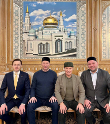 Заур Смирнов в день Джума намаза совершил молитву в Московской Соборной мечети