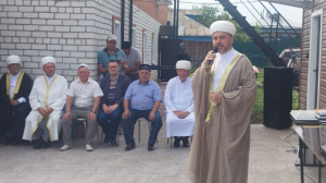 وفد الادارة الدينية لمسلمي روسيا الاتحادية يشارك في احتفال مسلمي قرية كوتشكوــ بوجاركي بمناسبة الذكرى الـ30 لتشييد مسجد القرية