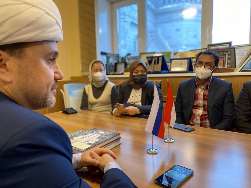 Делегация из Индонезии посетила Московскую Соборную мечеть