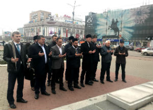 Мусульмане Орла с Дамиром Мухетдиновым вознесли молитвы в Сквере танкистов