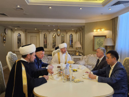 سماحة المفتي يلتقي مع سيريك جومانغارين نائب رئيس الوزراء بجمهورية كازاخستان 