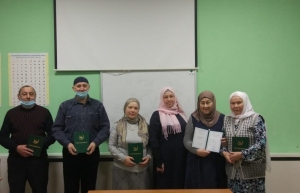 Вручение свидетельств об успешном окончании курсов по основам Ислама в мактабе «Ихсан» в Нижнем Новгороде