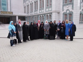 وفد نسائي من جمهورية ايران يزور المسجد الجامع بموسكو 
