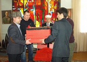 Имам Московской Соборной мечети принял участие в передаче останков красноармейца в Чеченскую Республику