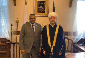 سماحة المفتي يلتقي بسعادة سفيرالصومال بموسكو حسن عبدي داود