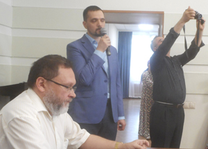 Сотрудник ДУМ РФ принял участие во встрече мигрантов с представителями органов власти