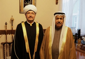 Mufti Sheikh Ravil Gainutdin meets Abdurrahman Al Khalifa