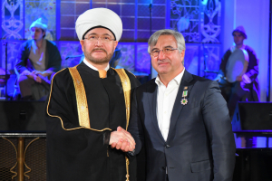 Муфтий Шейх Равиль Гайнутдин направил поздравления  заместителю премьер-министра РТ Василю Шайхразиеву