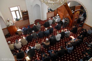 В мечетях Крыма прошли молебны памяти Номана Челебиджихана
