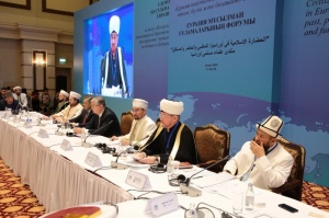 سماحة المفتي يشارك في أعمال  المنتدى الدولي لعلماء مسلمي أوراسيا في أستانا