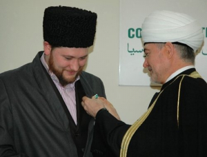 Муфтий Шейх Равиль Гайнутдин поздравил доктора Дамира Мухетдинова с 45-летием