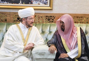 Mufti Sheikh Ravil Gainutdin meets imam of the Haram Mosque