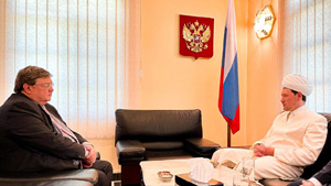 البروفسور ضمير محي الدينوف يلتقي بسعادة السفير الروسي في الدوحة دميتري دوغادكين 