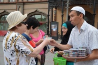 Мусульмане Саратова провели акцию "Сладкий Рамадан"