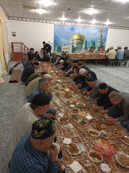 Коллективный ифтар состоялся в новой мечети Тореза (ДНР)