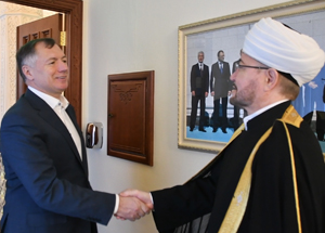 Муфтий Шейх Равиль Гайнутдин и Вице-премьер Марат Хуснуллин встретились в Московской Соборной мечети