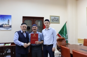 Руководителю одной из мусульманских общин Тюменской области вручили благодарность Комитета по делам национальностей