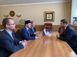عباسوف يلتقي ملحق الشؤون الخارجية في السفارة الجزائرية بموسكو