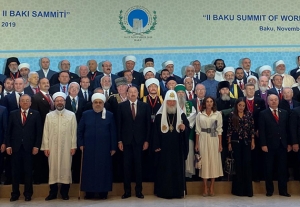 Муфтий Шейх Равиль Гайнутдин принимает участие в работе II Бакинского саммита религиозных деятелей мира