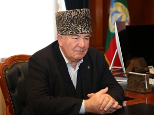 Муфтий Шейх Равиль Гайнутдин поздравил председателя КЦМСК Исмаила Бердиева с 65-летием