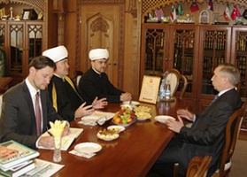 Муфтий Шейх Равиль Гайнутдин направил поздравления в связи с назначением полномочных представителей Президента РФ